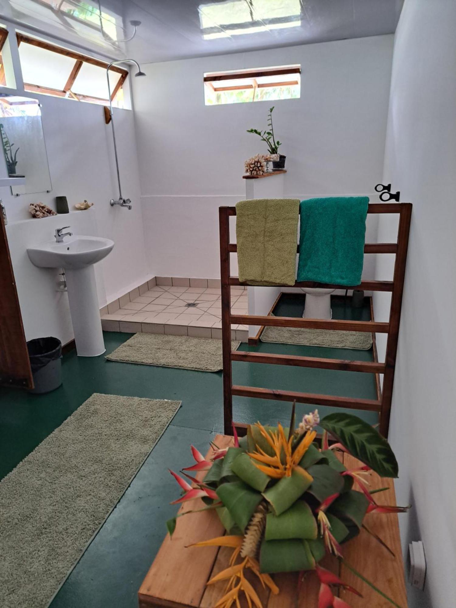 Tifaifai Et Cafe Huahine Bed & Breakfast Fare ภายนอก รูปภาพ